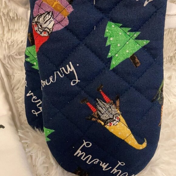 NWT RAE DUNN GNOME "BELIEVE" KITCHEN TOWELS AND "SO VERY MERRY" OVEN MITTS SET - Picture 3 of 5